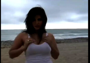 Sunny leone in bathing suit